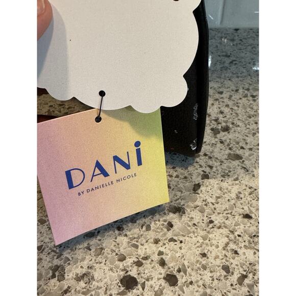 ⭐️Danielle Nicole DANI FRIENDS TV SHOW CENTRAL PERK Crossbody Purse Bag Black - Picture 7 of 11